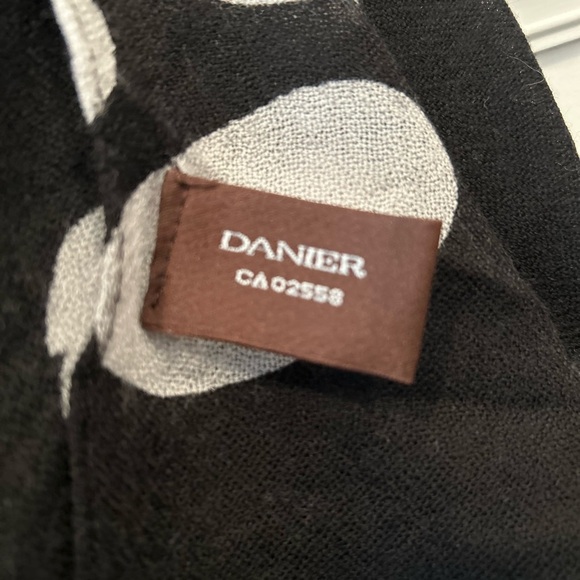 Black and White Patterned Women’s Scarf - Picture 2 of 2